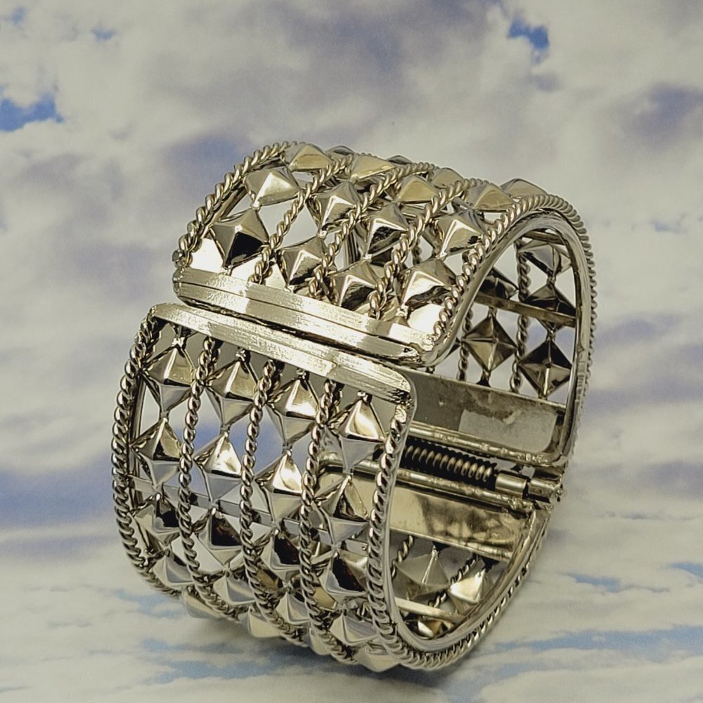 Large Round Silver Tone Hinged Bracelet - Picture 3 of 12
